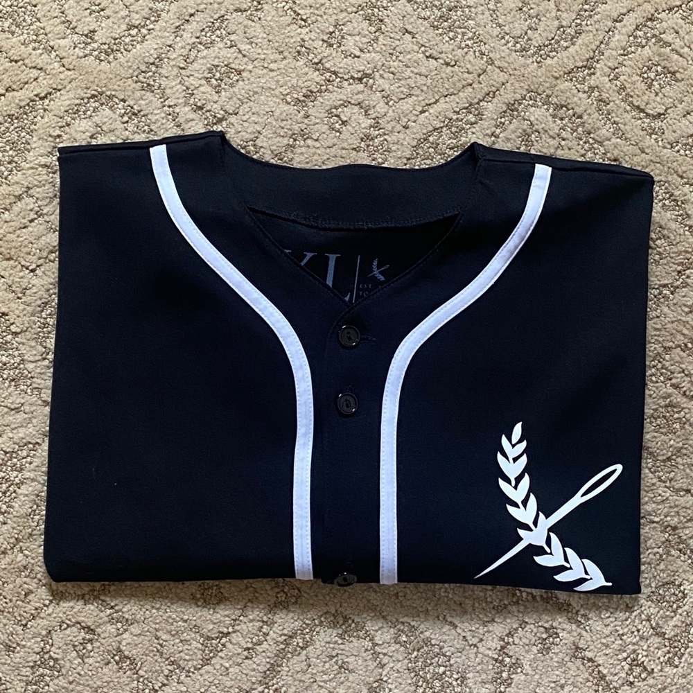 Top Threads black button up XL - Picture 6 of 7